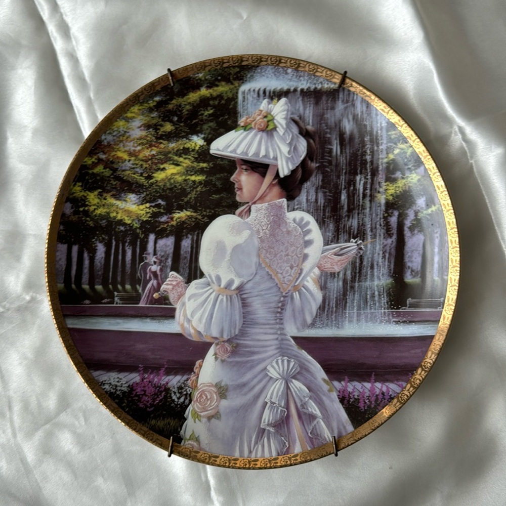 Avon “Mrs Albee visits Montreal” 👒